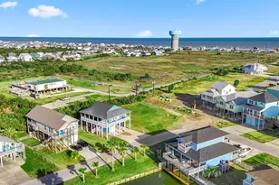 3935 Laguna Dr, Galveston, TX 77554 - Photo 1