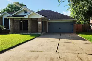 213 Mango St, Lake Jackson, TX 77566 - Photo 3