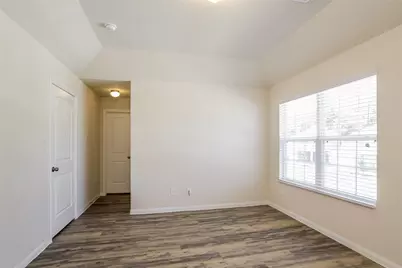 11946 Munich Drive, Houston, TX 77044 - Photo 9