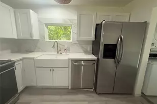 221 18th Ave N, Texas City, TX 77590 - Photo 7