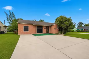 1419 Silverdale St, Houston, TX 77029 - Photo 1
