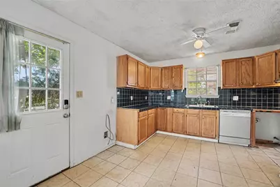 201 Red Oak Circle, Brazoria, TX 77422 - Photo 7