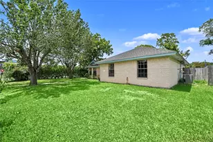 201 Red Oak Cir, Brazoria, TX 77422 - Photo 17