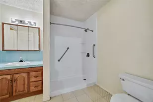 201 Red Oak Cir, Brazoria, TX 77422 - Photo 11