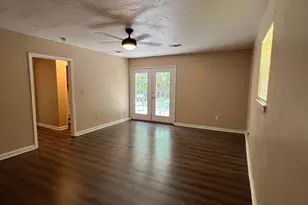 2704 Cedar Dr, Huntsville, TX 77320 - Photo 11