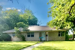 2704 Cedar Dr, Huntsville, TX 77320 - Photo 1