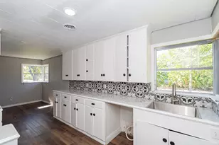 1230 W 4th St, Freeport, TX 77541 - Photo 21