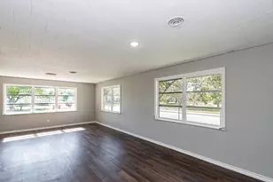 1230 W 4th St, Freeport, TX 77541 - Photo 9