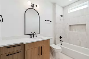 2943 Delafield St, Houston, TX 77023 - Photo 9