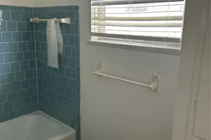 5522 Thrush Dr, Houston, TX 77033 - Photo 5