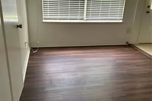 5522 Thrush Dr, Houston, TX 77033 - Photo 9