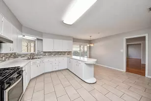 5631 San Felipe St, Houston, TX 77056 - Photo 11