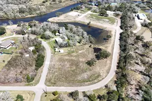 607 Glen Cove-Cr 730, Liverpool, TX 77577 - Photo 9