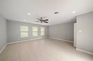 5755 Belvedere St, Houston, TX 77021 - Photo 9