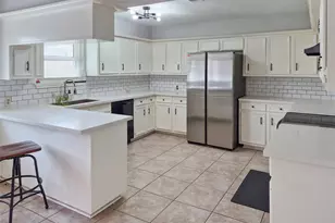 103 Ironwood St, Lake Jackson, TX 77566 - Photo 5