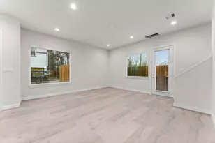 5905 Haring Ln, Houston, TX 77091 - Photo 11