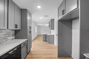 5734 Farwell Dr, Houston, TX 77035 - Photo 13