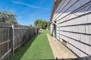 5503 Ricky St, Houston, TX 77033 - Photo 17