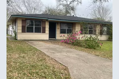 1710 14th Avenue N, Texas City, TX 77590 - Photo 1