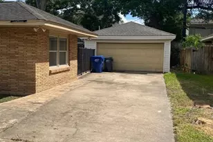 8913 Bace Dr, Houston, TX 77055 - Photo 9