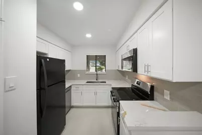 101 Lakeview Terrace #D, Montgomery, TX 77356 - Photo 3