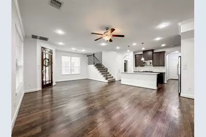 717 Via Lago, Webster, TX 77598 - Photo 5