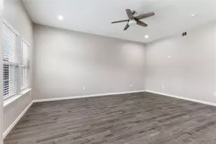 1321 E 35th St, Houston, TX 77022 - Photo 7