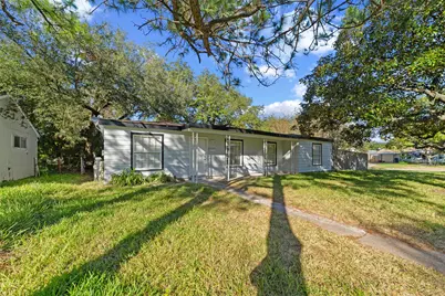 1402 4th Avenue N, Texas City, TX 77590 - Photo 3