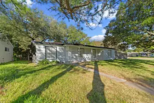 1402 4th Ave N, Texas City, TX 77590 - Photo 3
