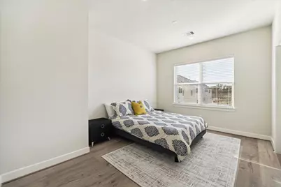 6330 Paddington Bend Drive, Houston, TX 77008 - Photo 11