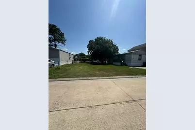 3215 Bay Oaks Harbor Drive, Baytown, TX 77523 - Photo 5
