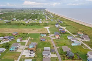 143 Ocean View Dr, Crystal Beach, TX 77650 - Photo 11