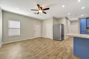 904 W Sealy St, Alvin, TX 77511 - Photo 19