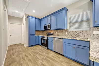 904 W Sealy Street #A-B, Alvin, TX 77511 - Photo 23