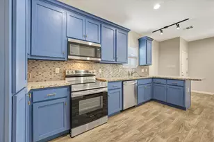 904 W Sealy St, Alvin, TX 77511 - Photo 9