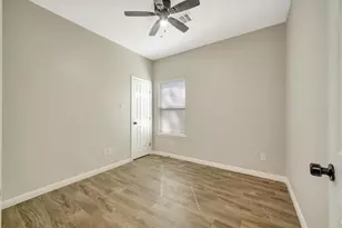 904 W Sealy St, Alvin, TX 77511 - Photo 11