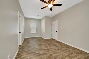 904 W Sealy St, Alvin, TX 77511 - Photo 29