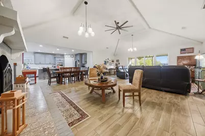 1015 N Fowlkes Street, Sealy, TX 77474 - Photo 3