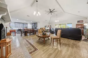 1015 N Fowlkes St, Sealy, TX 77474 - Photo 3