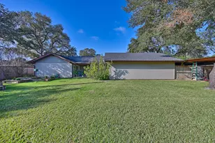 1015 N Fowlkes St, Sealy, TX 77474 - Photo 13