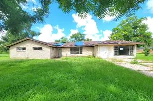 419 Lee Ave, Freeport, TX 77541 - Photo 1