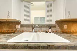 1932 W Bell St, Houston, TX 77019 - Photo 11