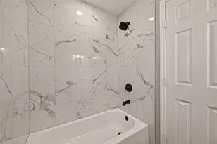 8630 Valley Meadow Dr, Houston, TX 77078 - Photo 15