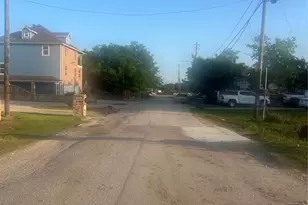 122 N 3rd St, South Houston, TX 77587 - Photo 1