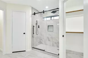 8726 Wildforest Dr, Houston, TX 77088 - Photo 19