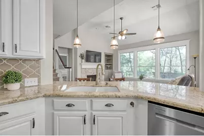 42 E Knightsbridge Drive, The Woodlands, TX 77385 - Photo 9