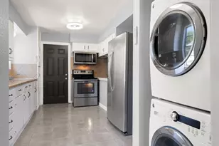 5319 Greylog Dr, Houston, TX 77048 - Photo 9
