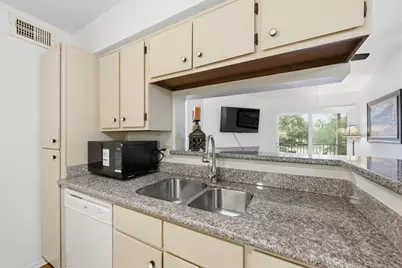 18800 Egret Bay Boulevard #300, Houston, TX 77058 - Photo 11