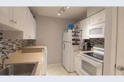 5711 Sugar Hill Drive #52, Houston, TX 77057 - Photo 11