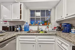 10199 Beekman Pl Dr, Houston, TX 77043 - Photo 21